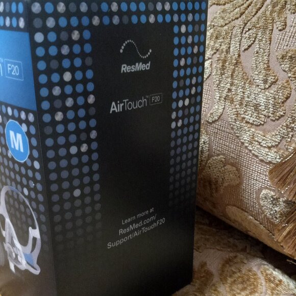 AirTouch F20 Full Face with Headgear(Medium, New-In Box) - Picture 3 of 8